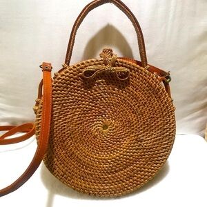 Round Bamboo Hand made straw Leathet Strap Handbag NWOT 8W x7.5 H 3D